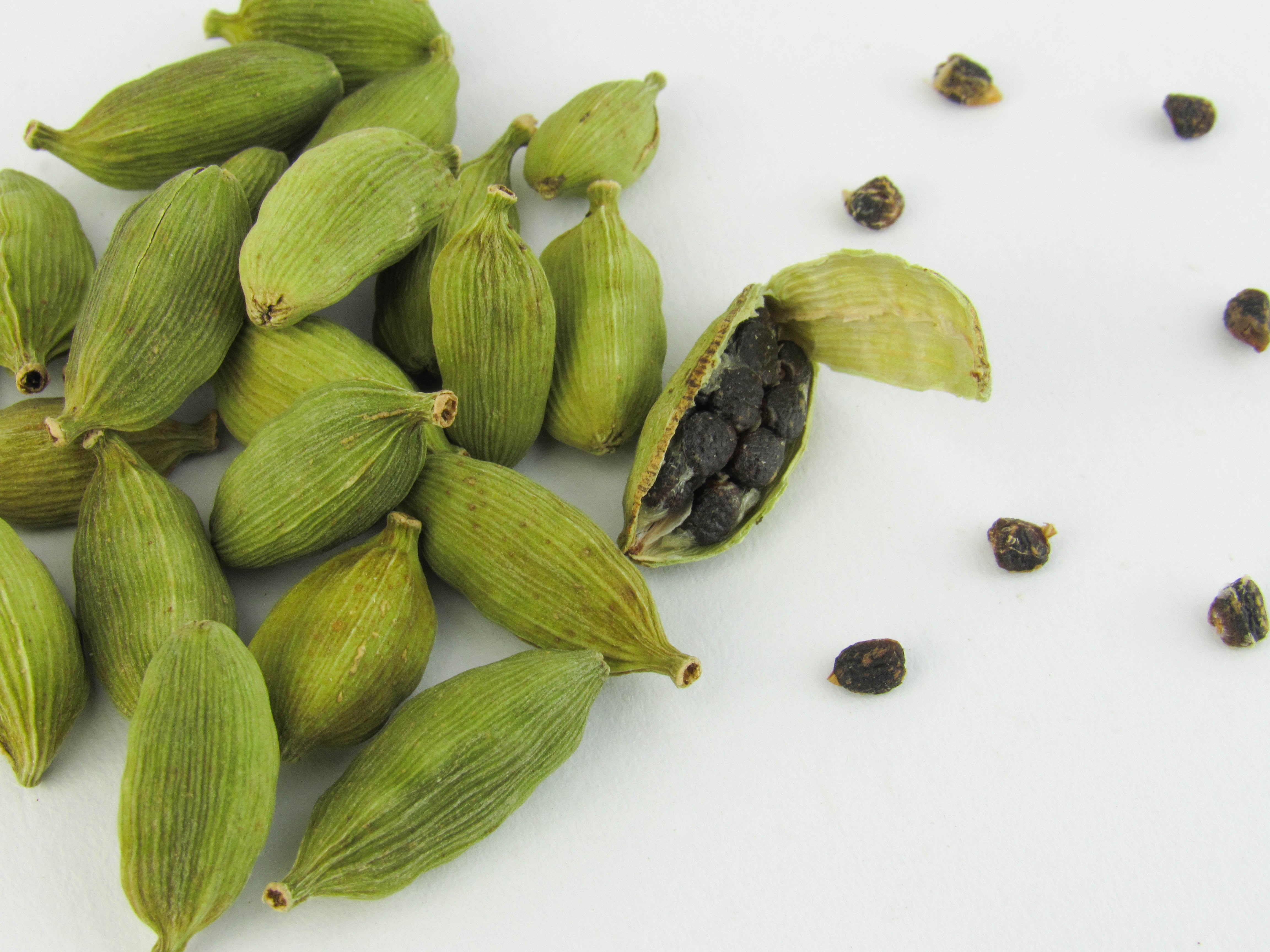 Cardamom 8mm++ Whole Bold Pods (50g)